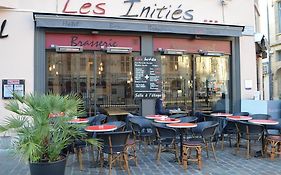 Les Inities